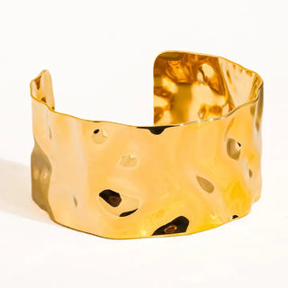 Baiser 18K Gold Bangle