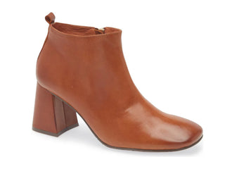 Hilla - Light Brown
